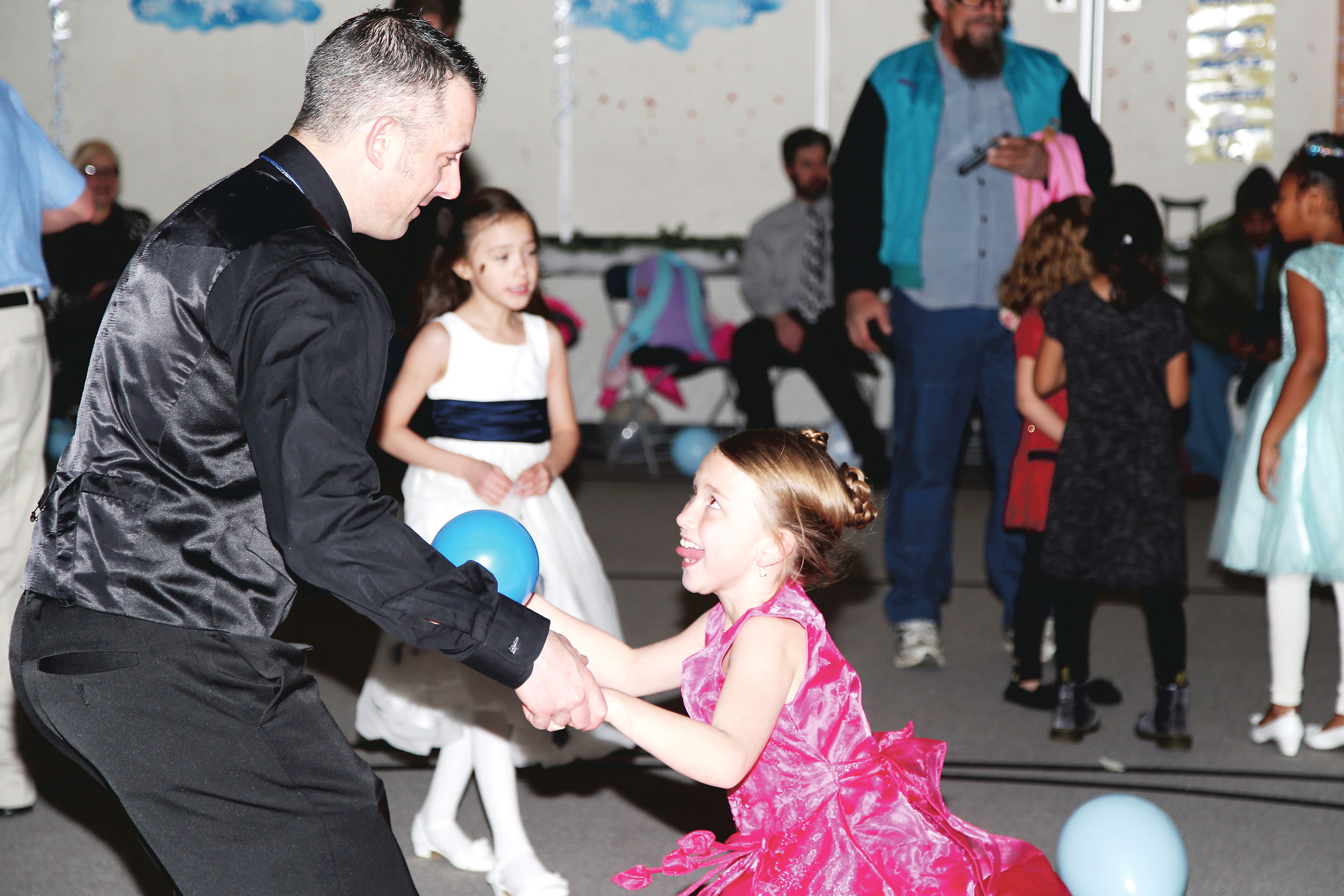 Dads Daughters Dance The Night Away 0473