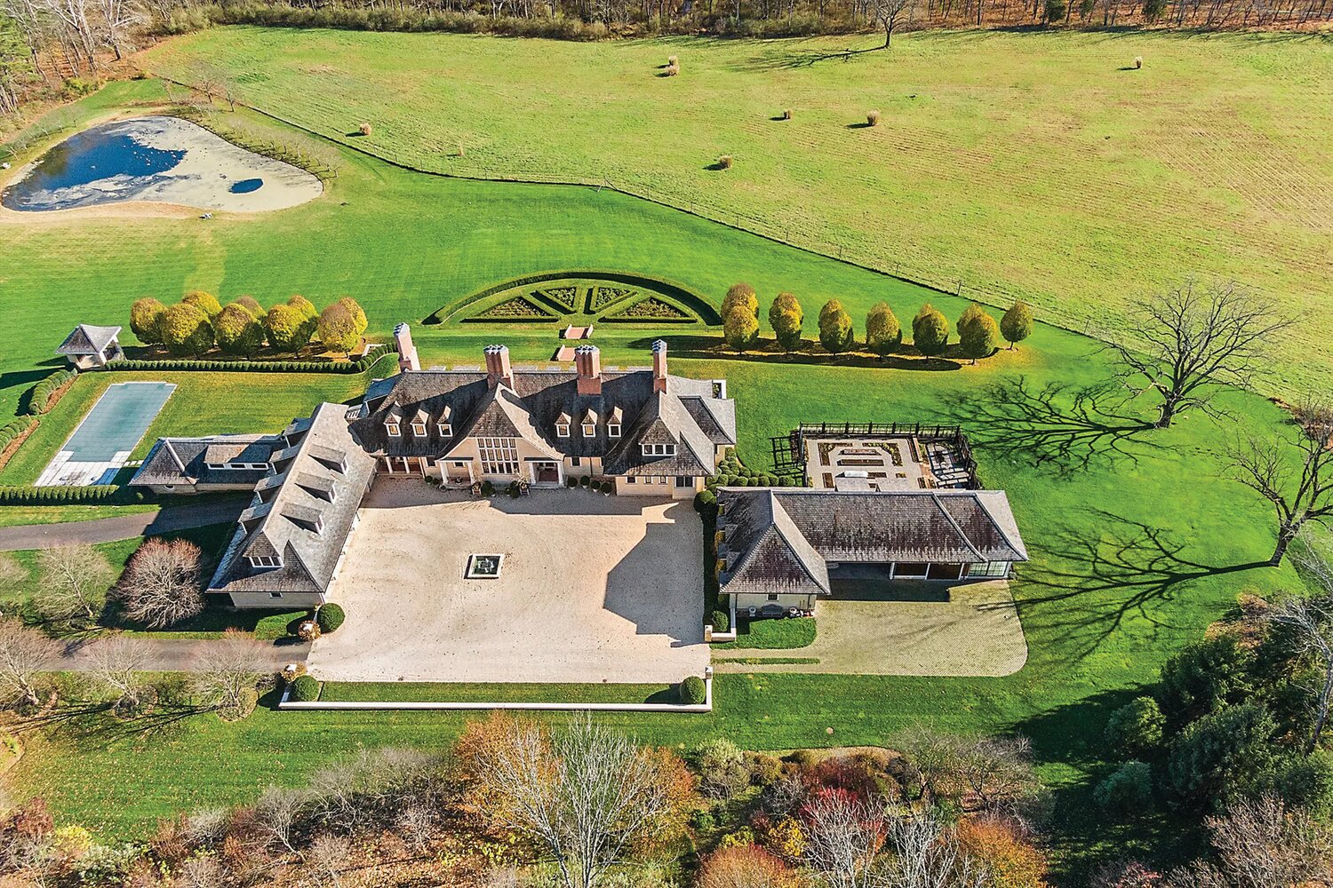 Steven Grabowski and Cheryl Olsten, of Solebury, are downsizing. They’ve just listed Four Chimneys, their 44-acre estate on Meetinghouse Road in Solebury for $14.5 million.