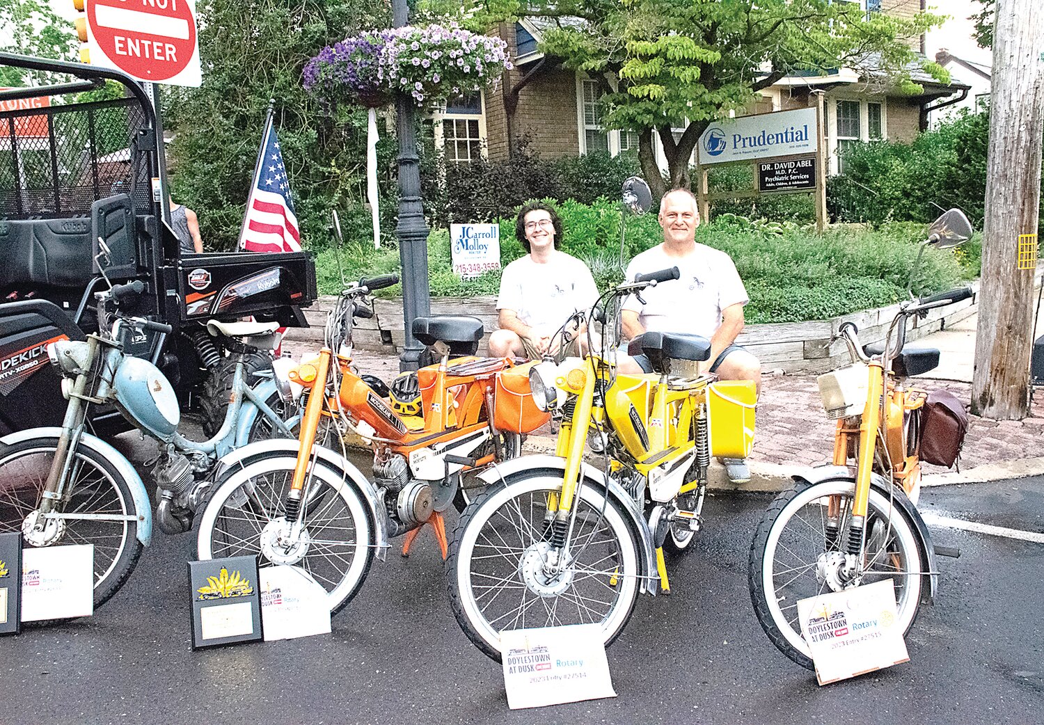 Erik and Ben Metz, their family group titled Ottsville Outlaws, won the Super Cycle Award in 2021.