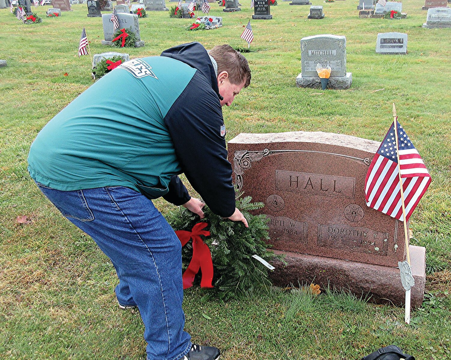 Erik Lehmann places a wreath at the Hall headstone.