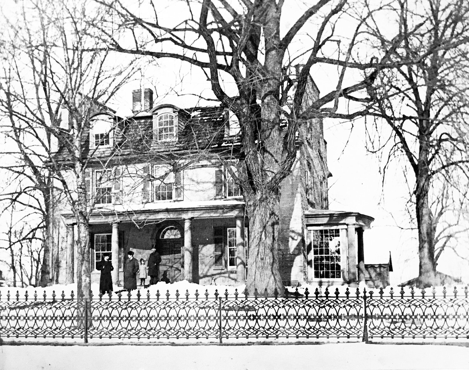 In the early 1900s, Algernon S. Cadwallader and his children posed in front of “Lakeside,” the home that Thomas Yardley had built beginning in 1728. Algernon Cadwallader was the husband of Susan Yardley.