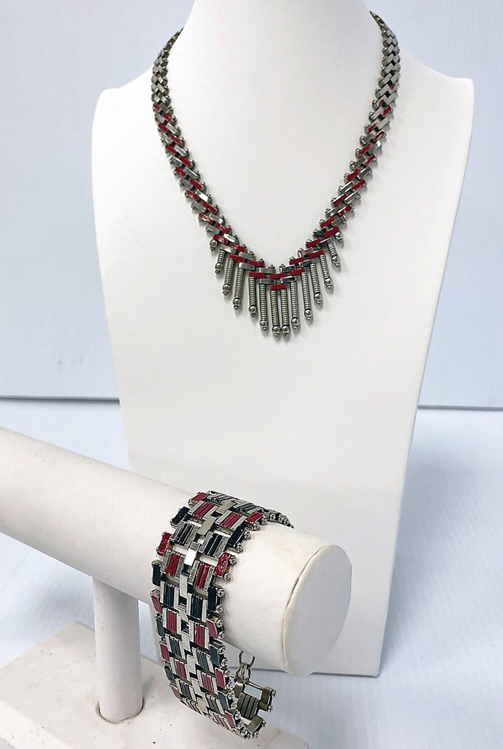 Chrome-plated black and red Art Deco necklace and bracelet set by Jakob Bengel, a leading German manufacturer of fashion jewelry in the 1920s/30s. Necklace length: 16 inches. Provenance: Estate of Dr Joan DeJean. Estimate: $250-$500.