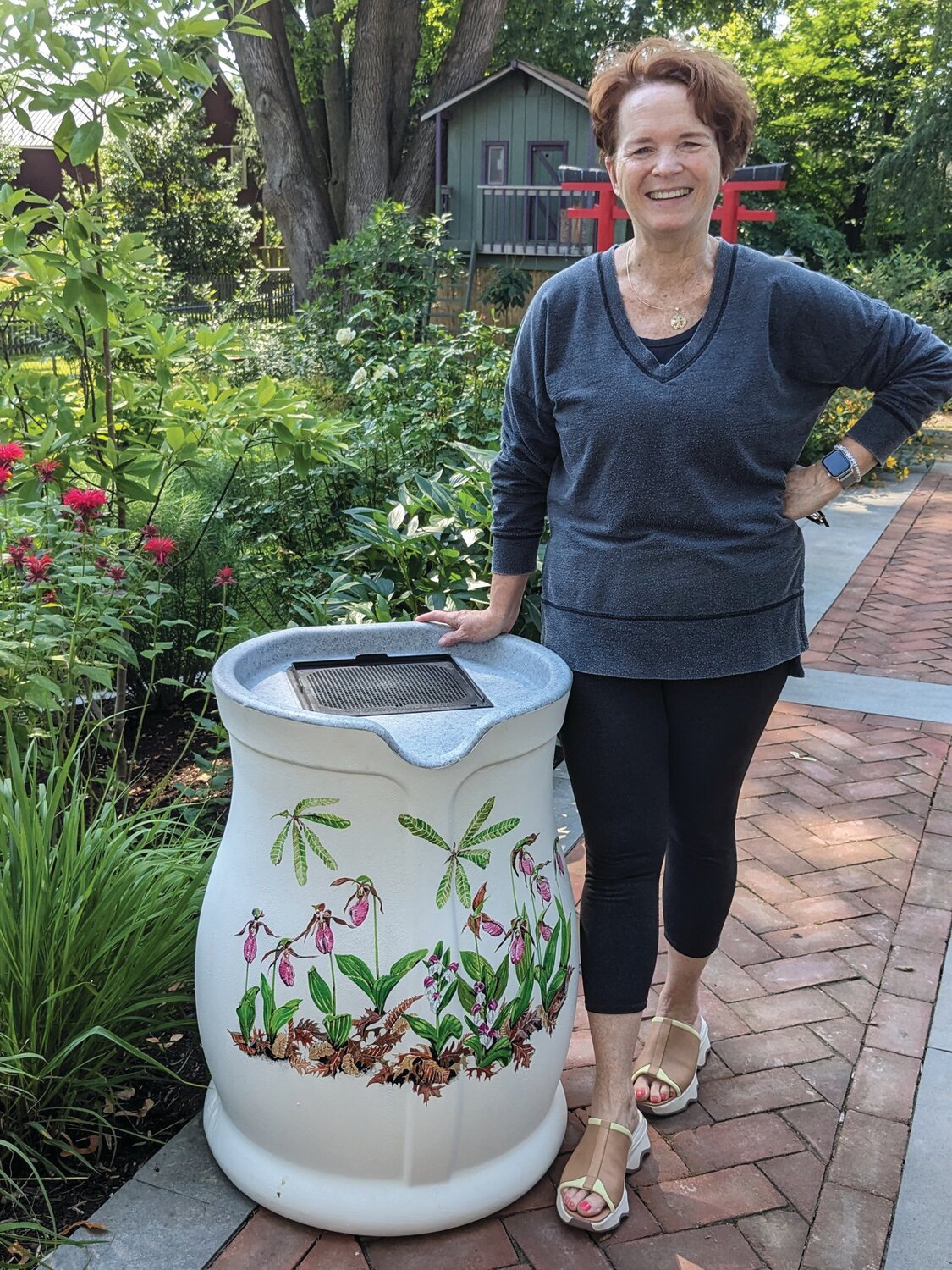 Lisa Meehan, winner of the rain barrel painted by Anna Edling.