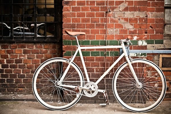 Vintage single speed bike leaned on wall