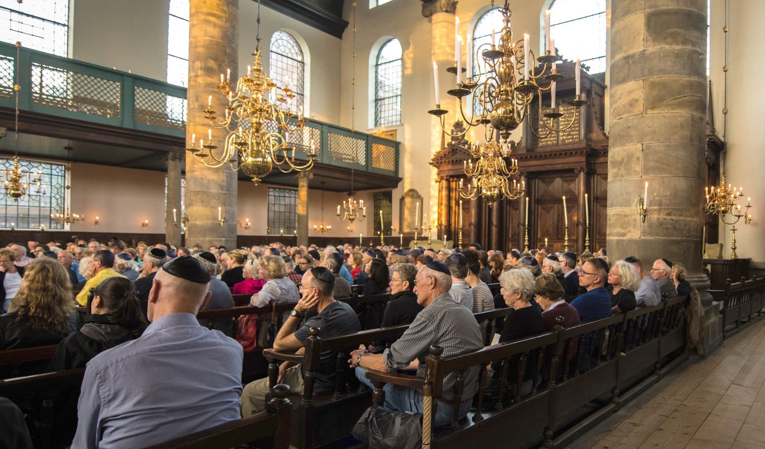 In historic Amsterdam shul, candles on Yom Kippur The Jewish Star