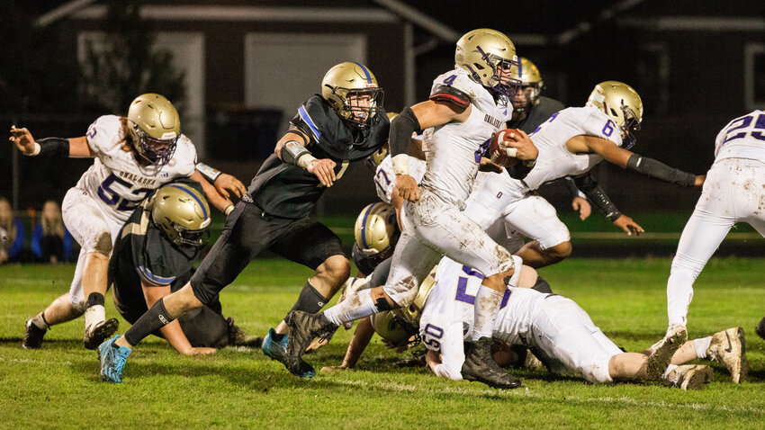Onalaska&rsquo;s quarterback Kayden Mozingo (4) runs with the football during a game against Adna Friday night at Pirate Stadium.