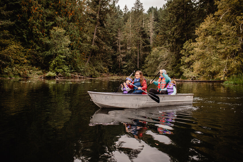 A family goes canoeing during the Salute the Kids Pacific Northwest Family Camp at Cascades Camp & Conference Center.