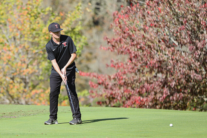 Rochester's Wesley Dahl lines up a putt on the green during the 1A Evergreen League Championships at Tumwater Valley on Oct. 16.