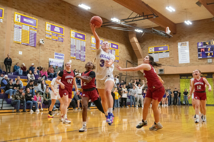 Onalaska&rsquo;s Emalie Jacoby takes a shot during the Loggers&rsquo; 44-38 win over Hoquiam on Monday, Dec. 9.