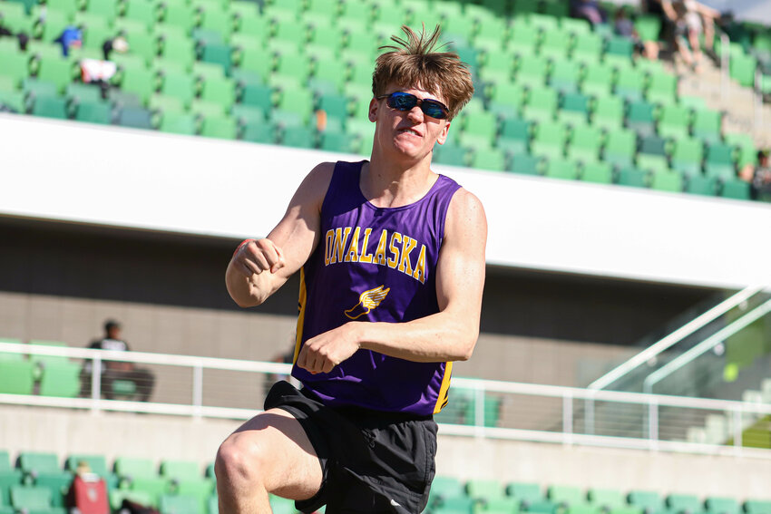 Onalaska's Luke Barrick reacts after clearing the pole at 14 feet, 5.25 inches, at the Oregon Relays at Hayward Field in Eugene, Ore., on Saturday, April 5.