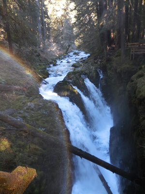 18-year-old slips on rocks and falls to his death over Washington state waterfall, rangers say