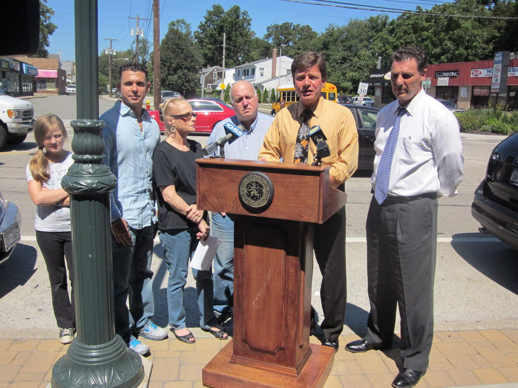 Legislator urges LIPA to get the lights back on | Herald Community ...