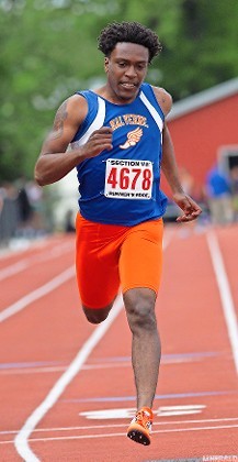 Teachey Jr., Reyes lead Malverne | Herald Community Newspapers | www ...