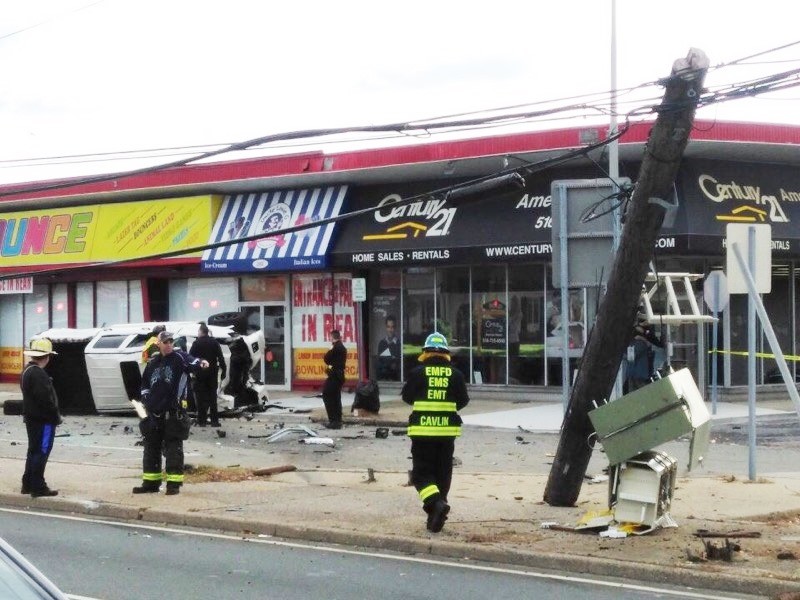 EMFD aids Hempstead Turnpike accident Herald Community Newspapers