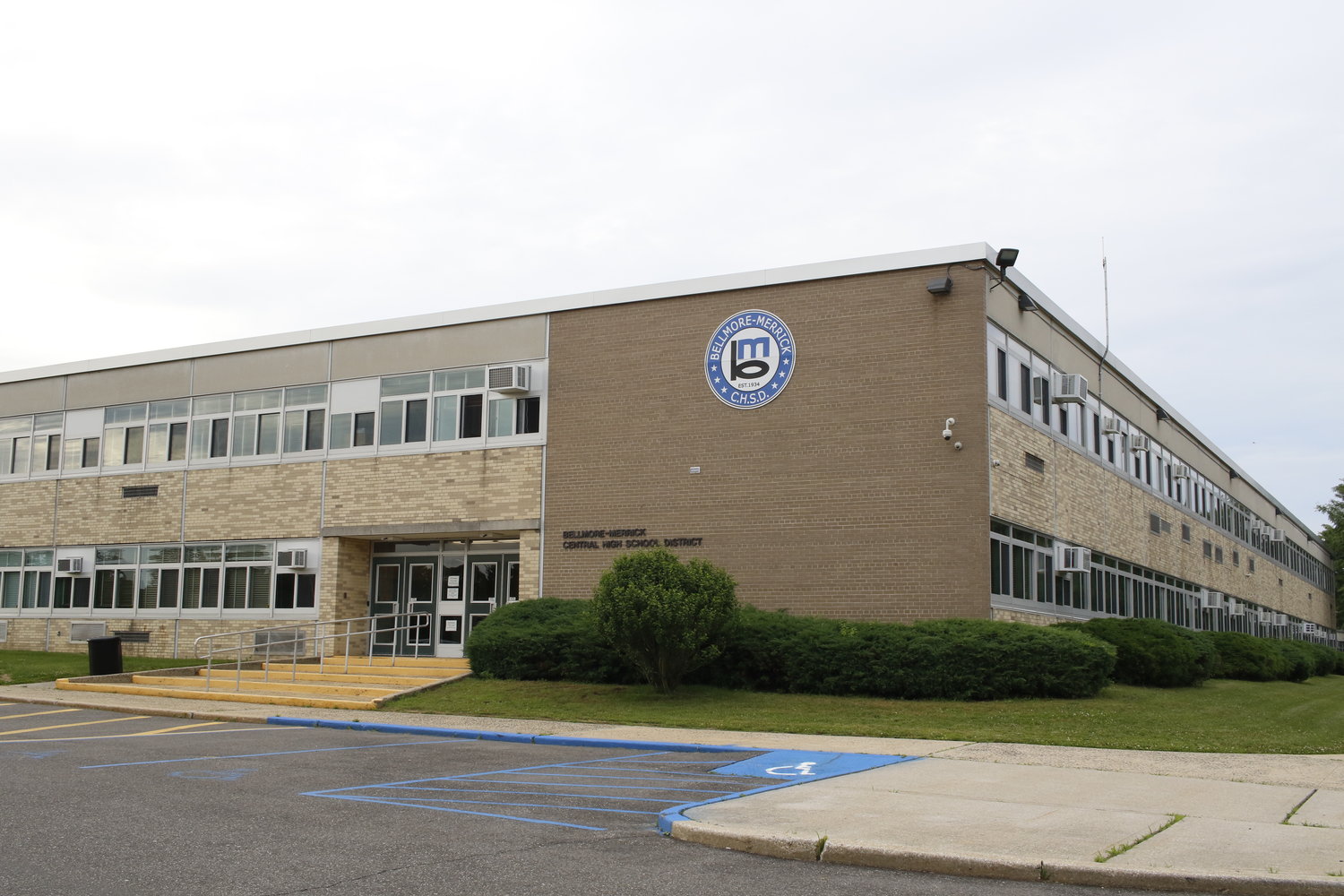 Bellmore-Merrick Central High School District will open to hybrid model ...