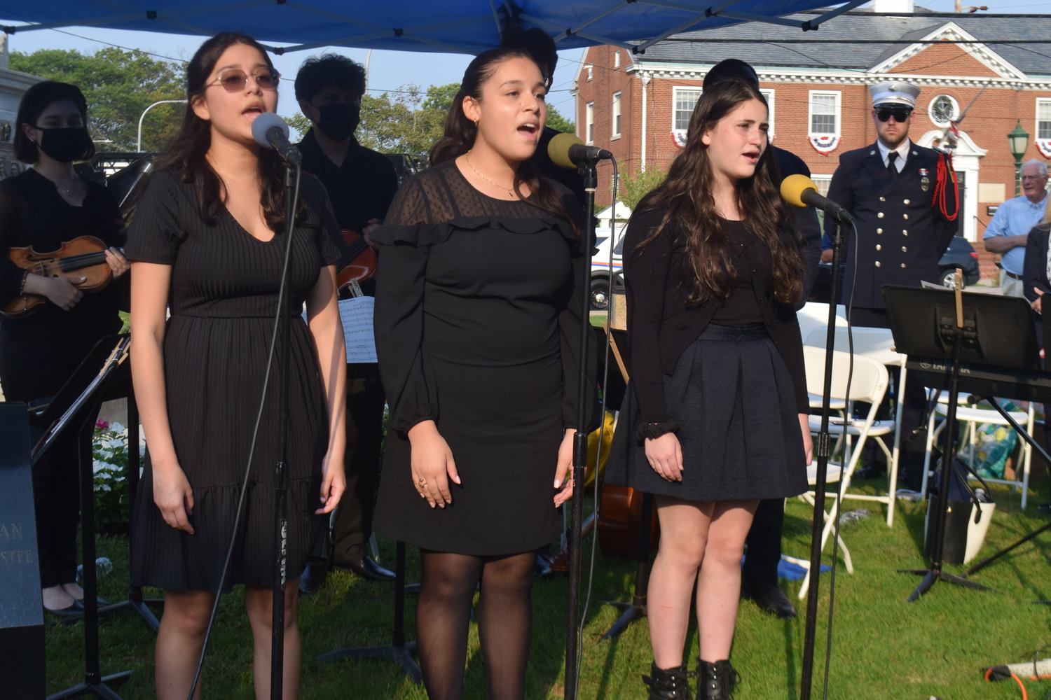 In Cedarhurst Park Five Towners commemorate those lost in 911 Herald