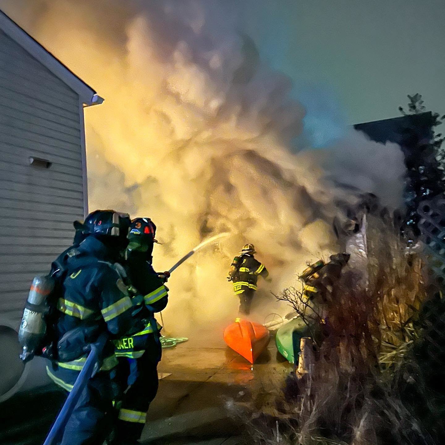 Valley Stream firefighters battle garage fire on Carstairs Road - Vimarsana News