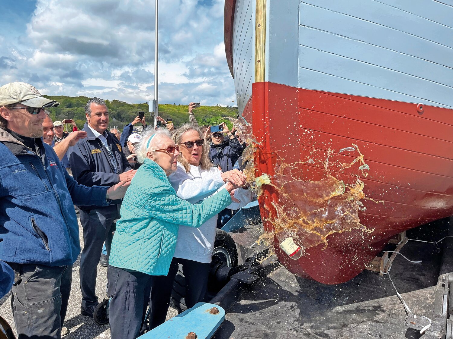 Ida May replica takes to harbor - Vimarsana News
