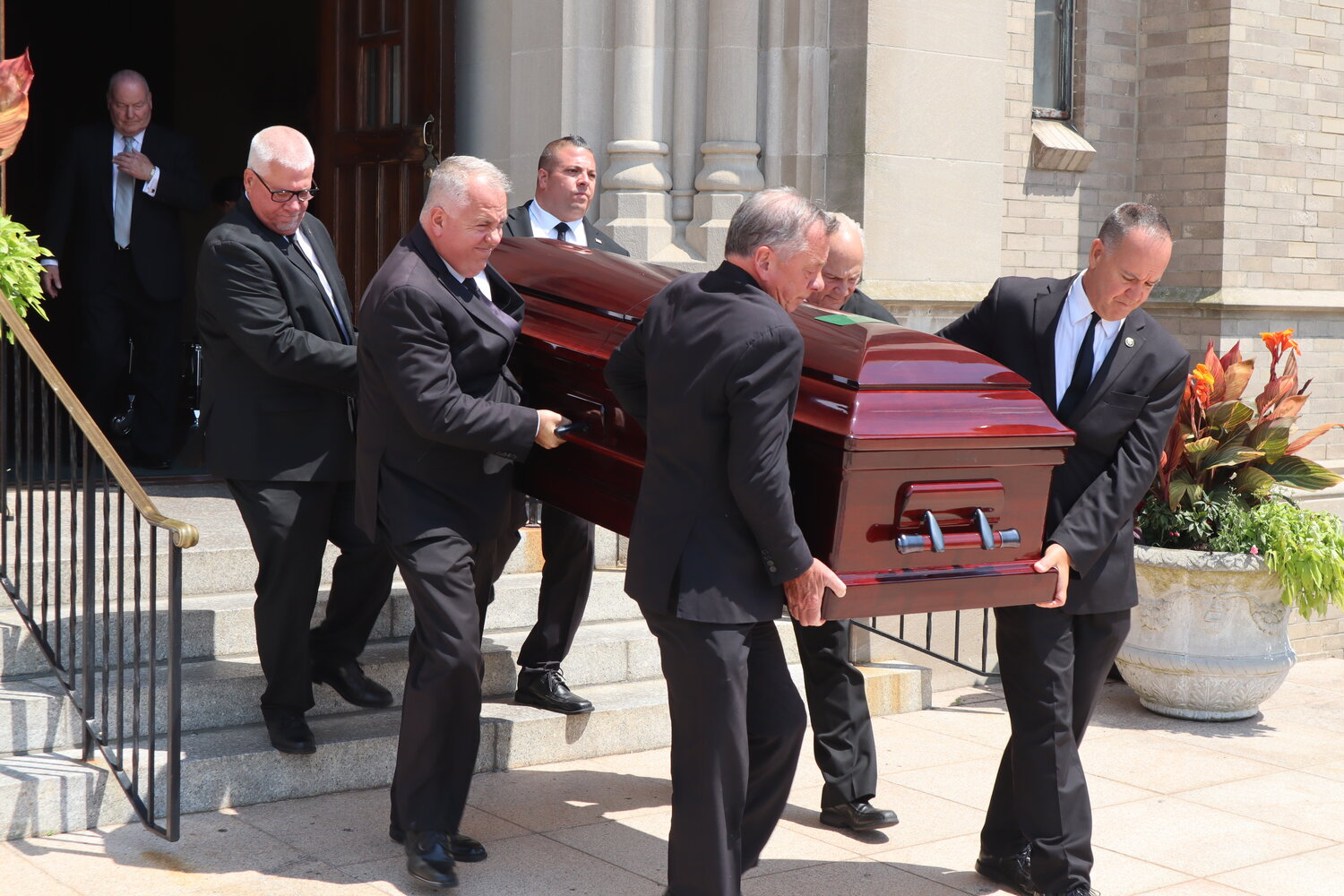 Hundreds pay respects to former East Meadow superintendent Robert Dillon - Vimarsana News