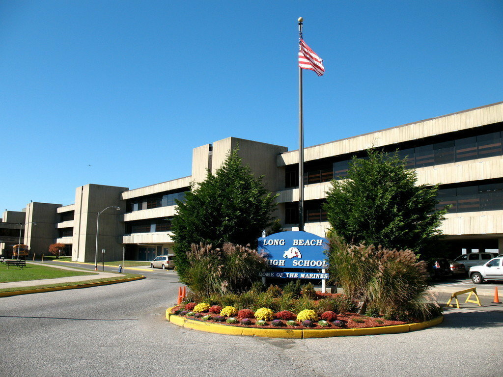 Long school. Политехнический колледж Лонг-Бич. Millikan High School Лонг Бич Калифорния. Long Beach High School NY. Long Beach High School 2012.