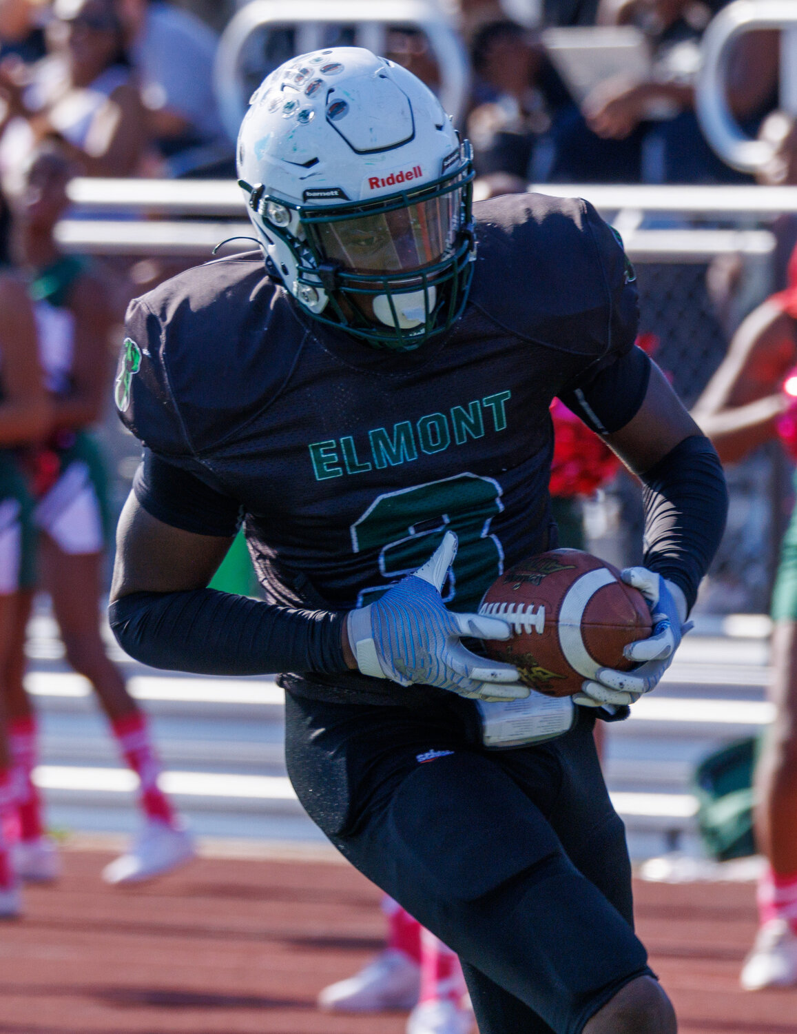 Big plays propel Elmont over Long Beach - Vimarsana News