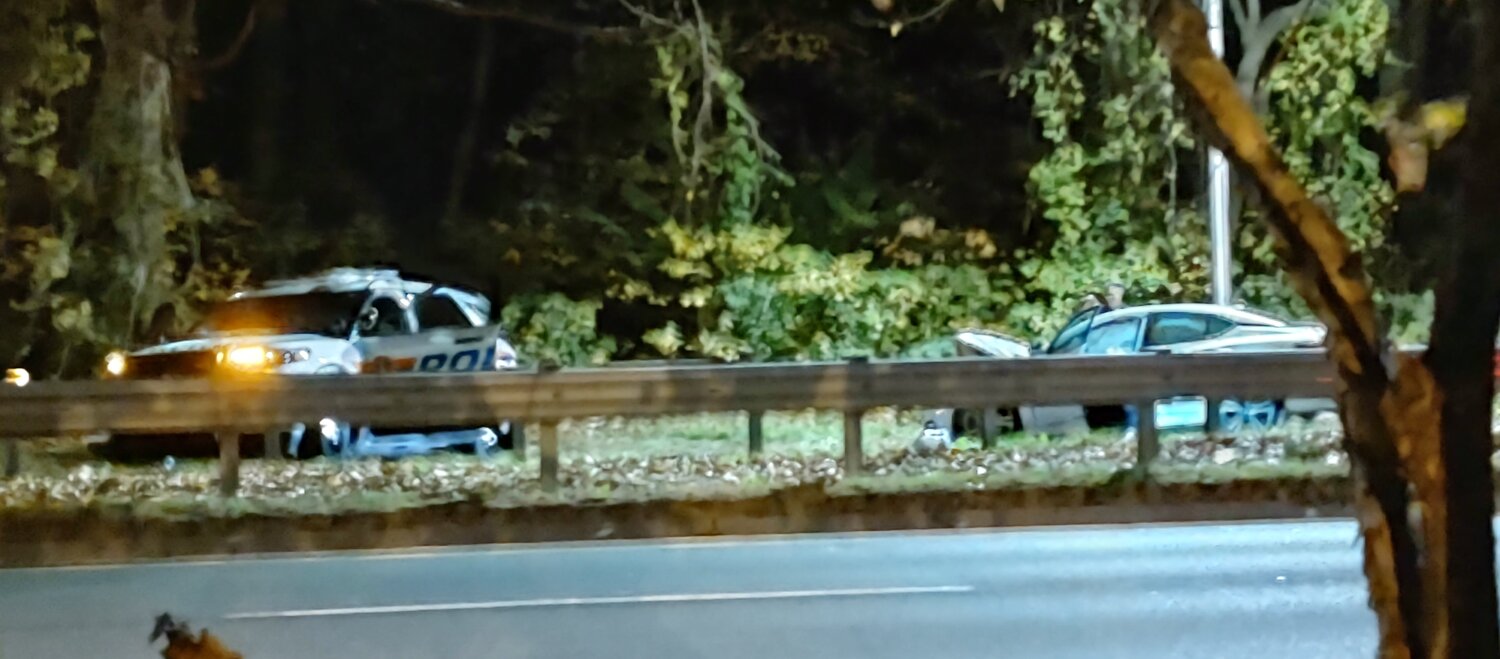 Cops: Two officers and motorist injured from crash in Rockville Centre - Vimarsana News