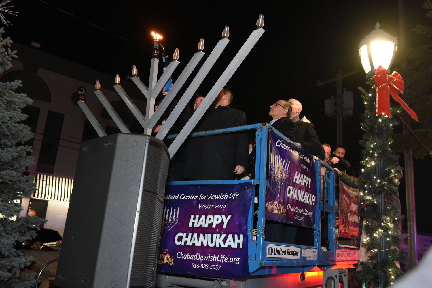 Chabad's lighting encourages hope, peace | Herald Community Newspapers - Vimarsana News
