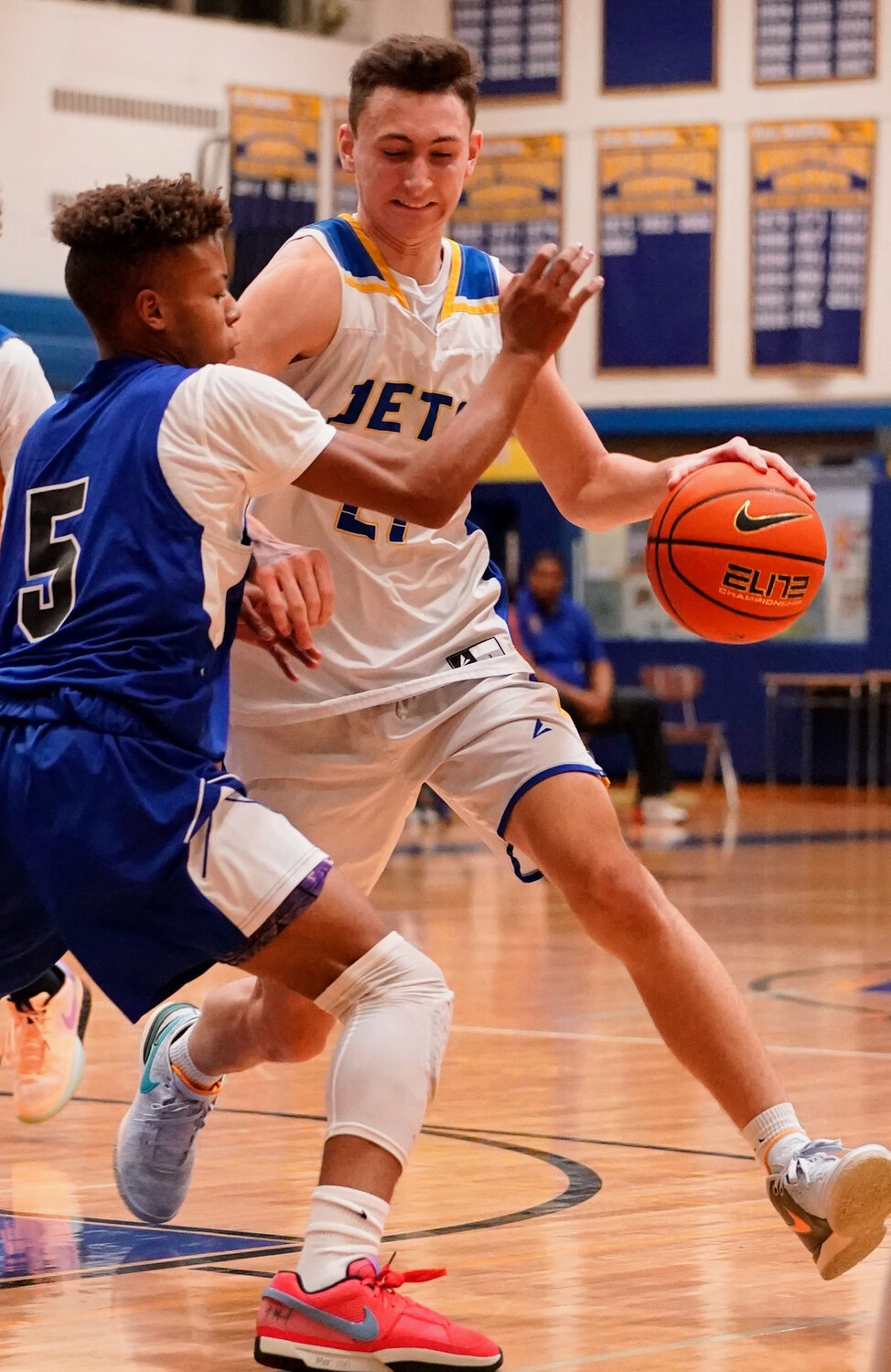 East Meadow rallies into top spot - Vimarsana News