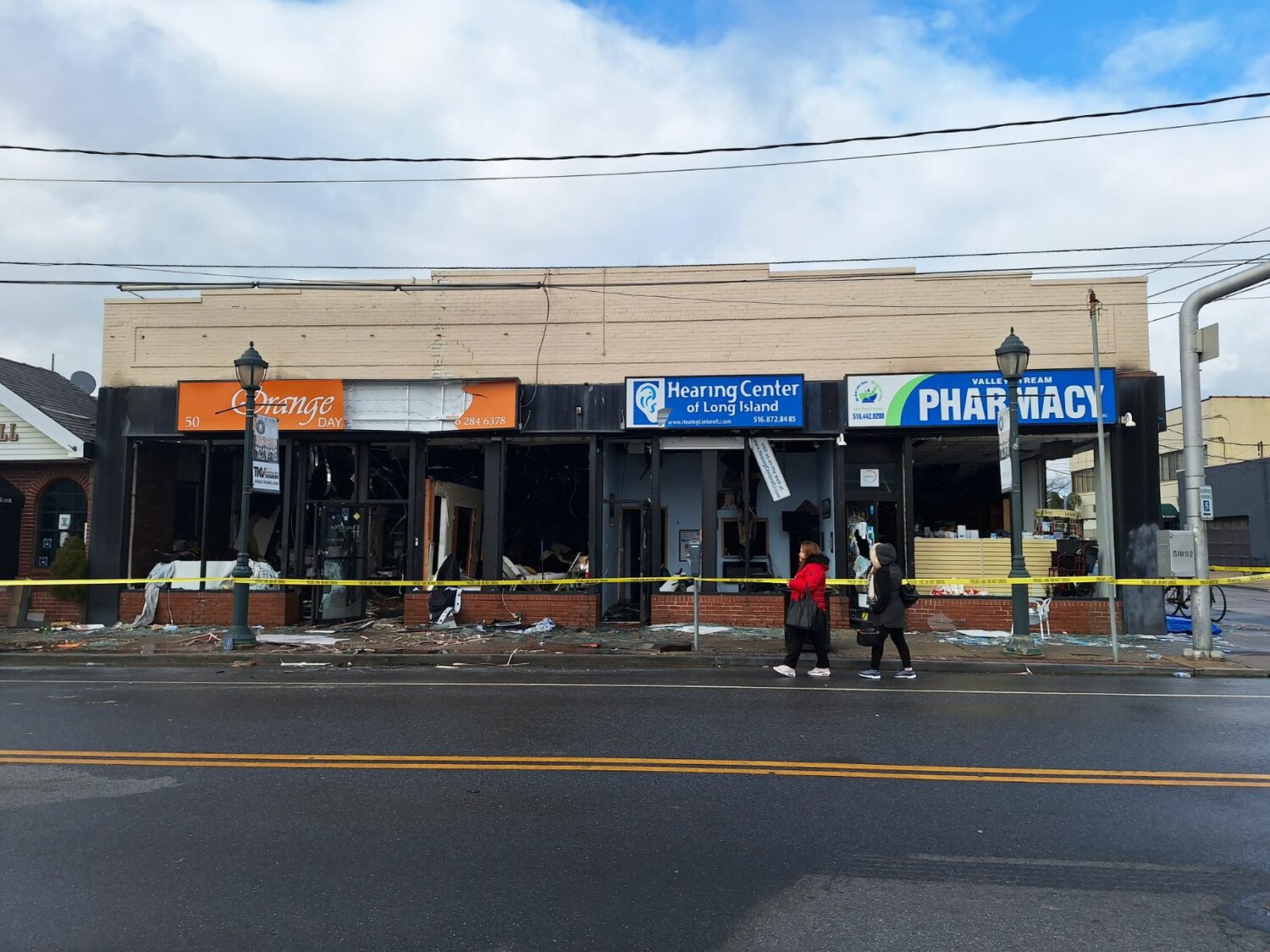 Fire tears through Rockaway Avenue businesses, leaves three injured - Vimarsana News