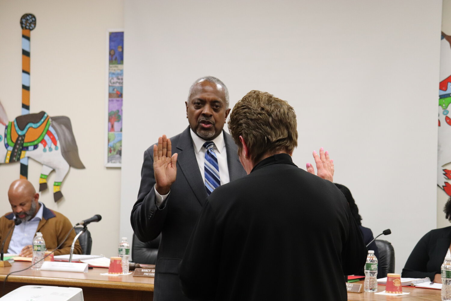 Elmont swears in second interim superintendent this year - Vimarsana News