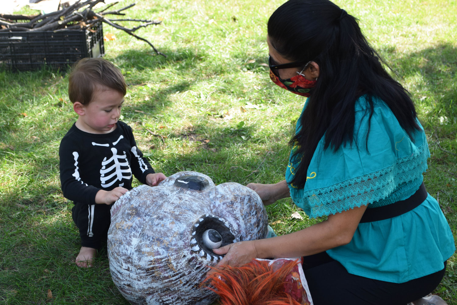 BareBones Extravaganza 2021 Co-Director Adriana Cerrillo shares details of a walrus mask with the day’s youngest participant. (Photo by Jill Boogren)