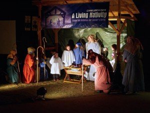 lving-nativity-03