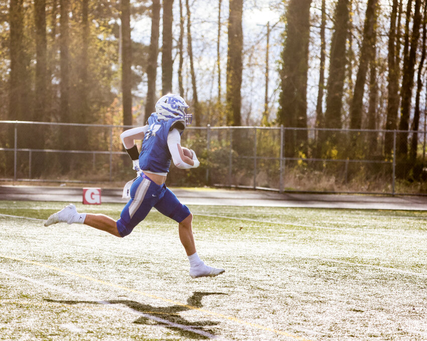La Center&rsquo;s Parker McKinney breaks away for the Wildcats&rsquo; lone touchdown during their 21-10 state quarterfinal loss to the Montesano Bulldogs at Woodland High School on Saturday, Nov. 23.