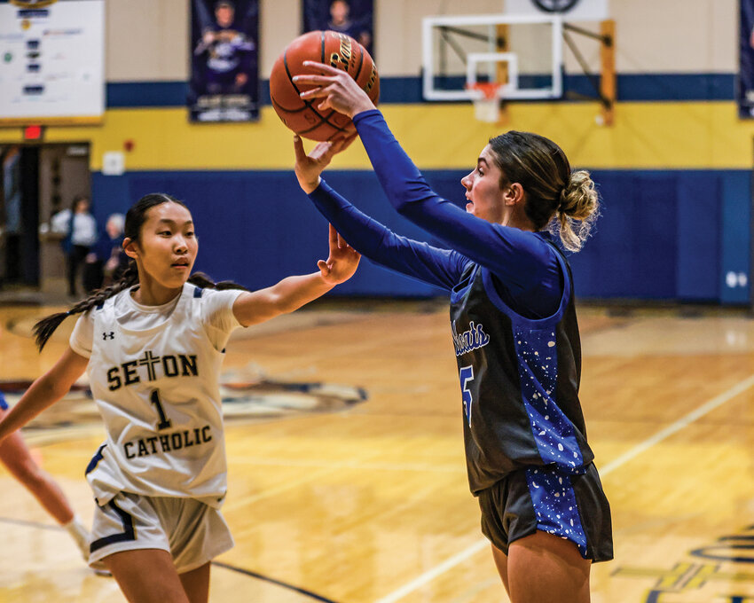 La Center&rsquo;s sophomore guard Riley Schultz got off to a hot start with two 3s and eight points total in the first quarter, but the Wildcats fell to the Seton Catholic Cougars&rsquo; defense for a 57-26 loss on Thursday, Dec. 19.