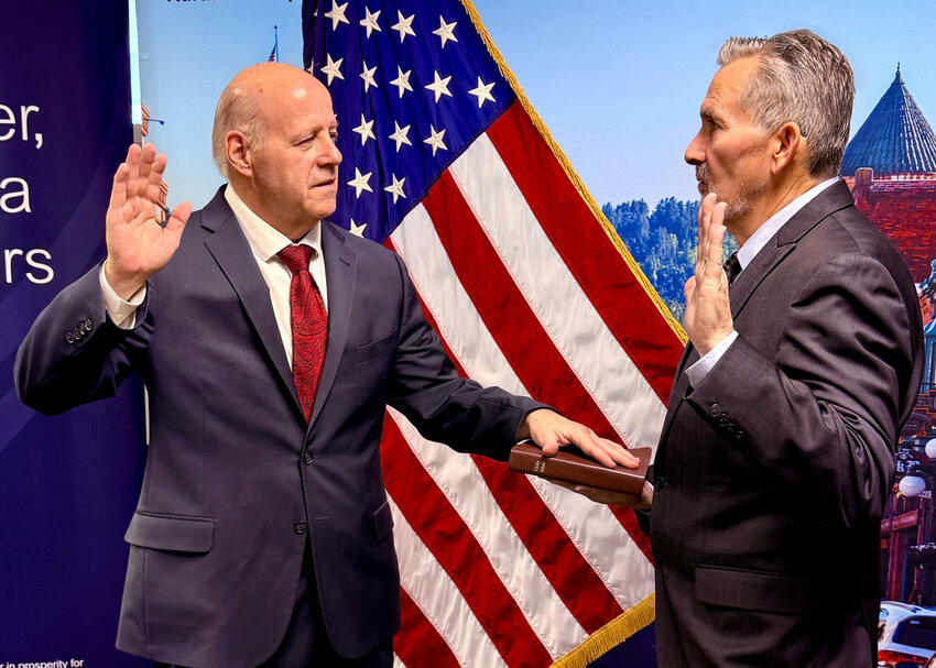 Kirk Pearson takes the oath of office as the new state director for USDA Rural Development in Washington state, administered by Phil Eggman in Olympia on May 5, 2025. (U.S. Department of Agriculture)