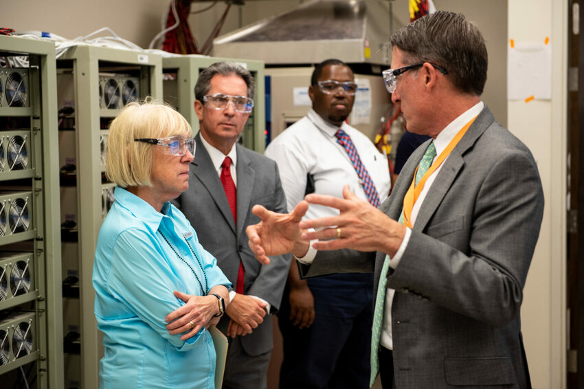 Washington&rsquo;s U.S Sen. Patty Murray visits the Pacific Northwest National Laboratory in 2019 to learn about battery research and other lab research. (Photo by Andrea Starr/ Pacific Northwest National Laboratory)