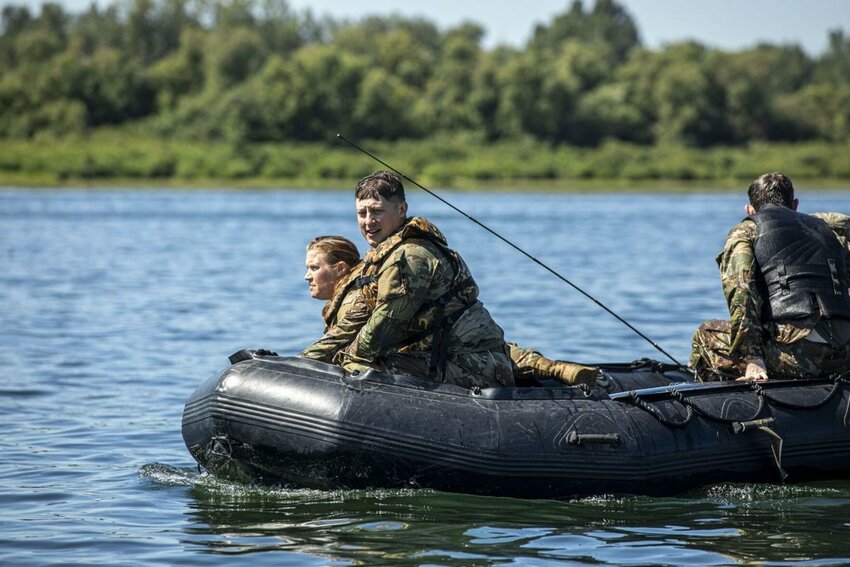 Members of the Washington Army National Guard, Oregon National Guard and U.S. Army Reserve participated in Helocast training on the Columbia River, Troutdale, Ore., Aug. 8, 2025.
