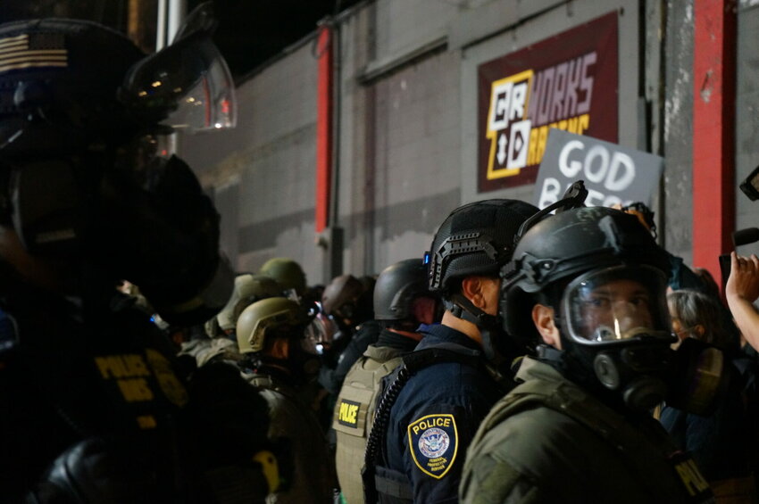 Federal police push towards a crowd of demonstrators at an ICE processing facility south of downtown Portland on Sat., Oct. 4, 2025. (Photo by Alex Baumhardt/Oregon Capital Chronicle)