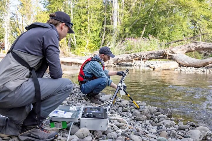 Vince Butitta and Skylar Wolf prepare their mobile eDNA sampling station at the first site of the day along the banks of the Dungeness River.