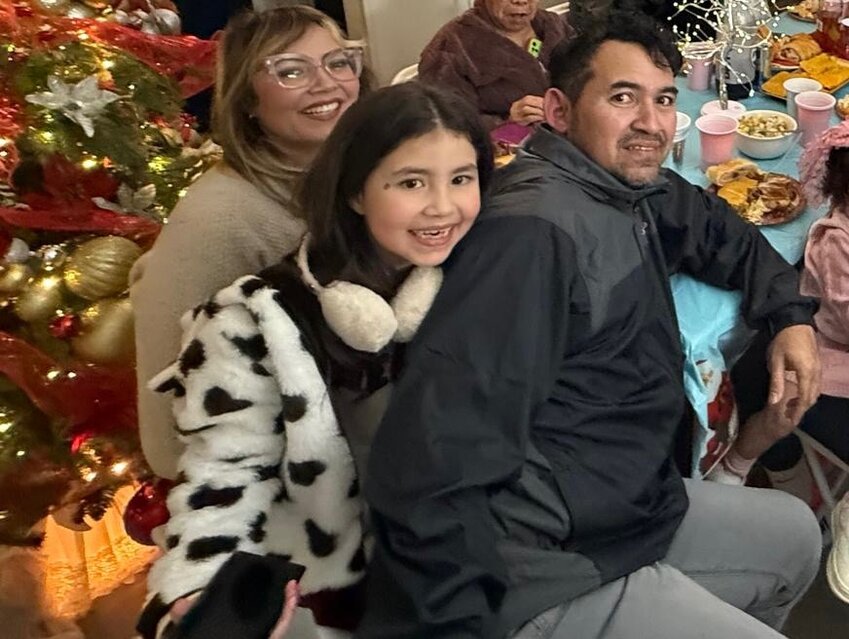 Darianny Liseth Gonz&aacute;lez de Crespo poses for a photo with her 7-year-old daughter, Diana Crespo Gonz&aacute;lez and her husband Yohendry de Jes&uacute;s Crespo &Aacute;lvarez. (Courtesy of Ana Mendoza)