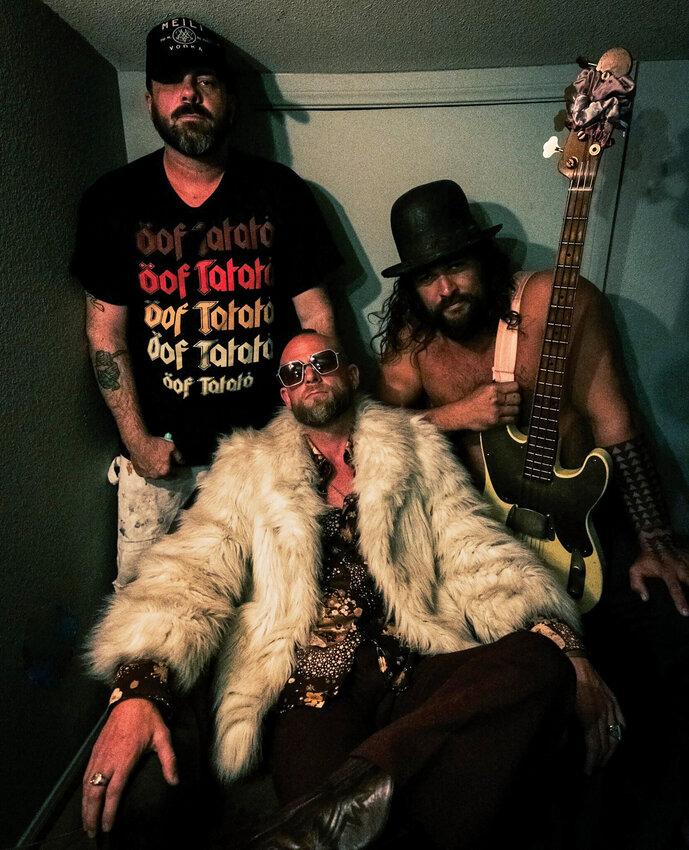 &Ouml;OF TATAT&Aacute;, featuring actor and film producer Jason Momoa on bass, Mike Hayes on guitar and lead vocals, with Kenny Dale Borill on drums, will play a free show at the Rock &amp; Brews Concert Bar at the ilani Resort and Casino on Monday, Feb. 9, at 8 p.m.