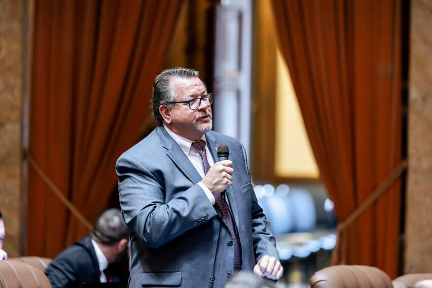 Former state Rep. Eric Robertson speaks on the House floor in 2024.