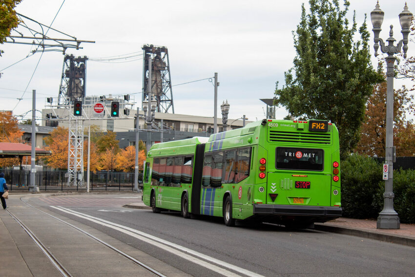 TriMet bus in Portland, Oregon (Photo by Mia Maldonado/Oregon Capital Chronicle)
