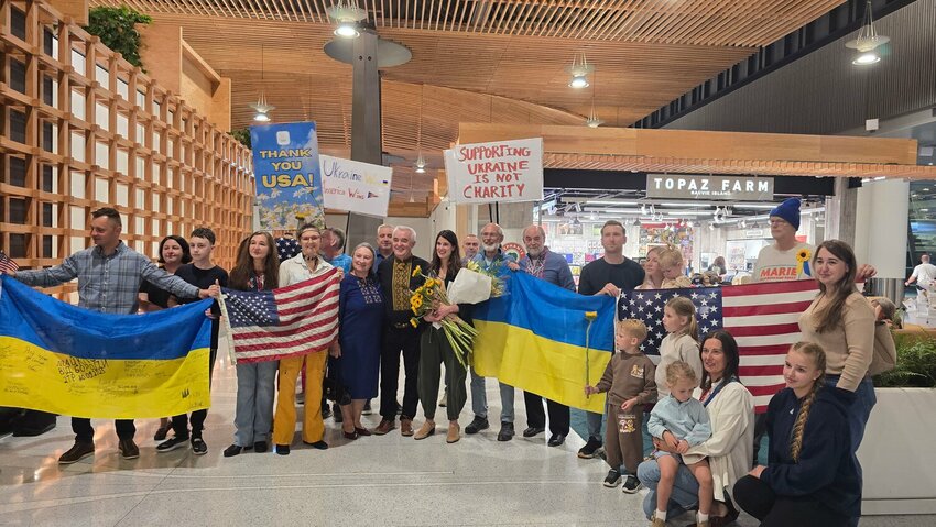 Ukraine supporters meet U.S. Rep. Marie Gluesenkamp Perez after her recent return from Washington, D.C.