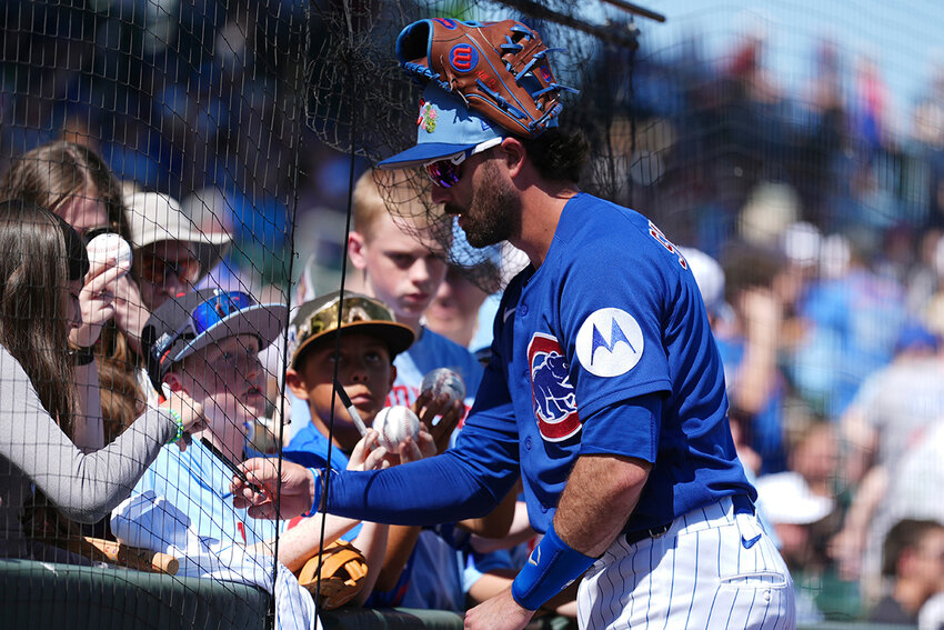 Autograph boom creates dilemma for players of Valley sports teams